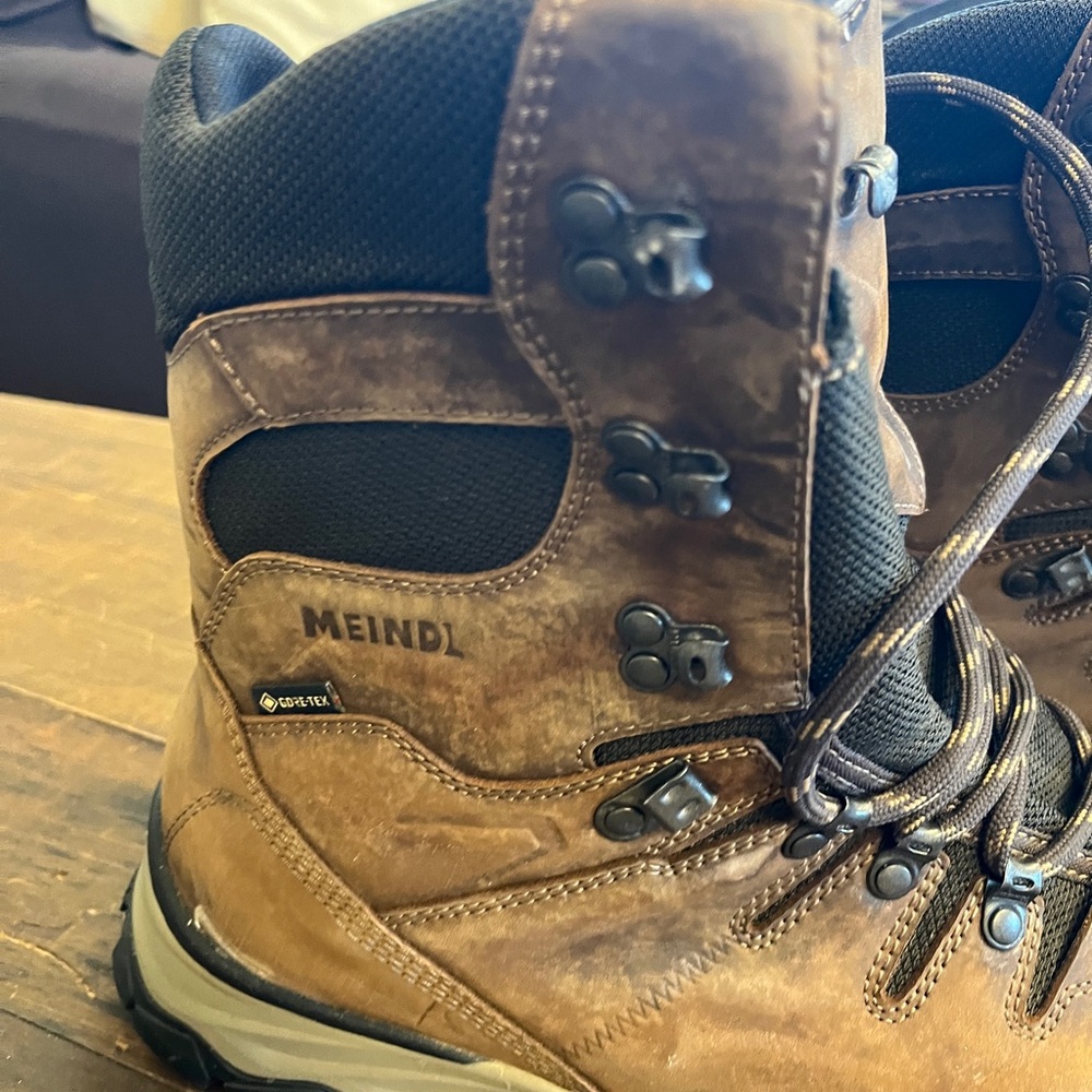 Meindl Men's EuroLight Insulated Brown and Black Hiking Boots - Picture 4 of 8